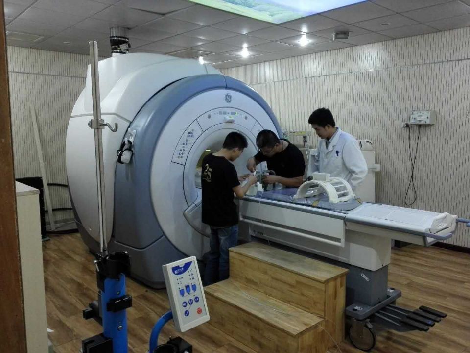 Thiết bị cộng hưởng từ miễn nhiễm với nhiễu điện từ Cảm biến nhiệt độ sợi quang